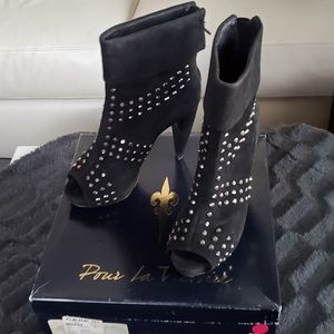 Pour La Victoire studded suede ankle boots 8.5